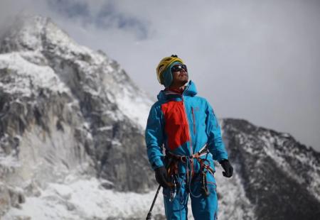 https://storage.bljesak.info/article/349896/450x310/kineski-alpinist-mount everest.jpg